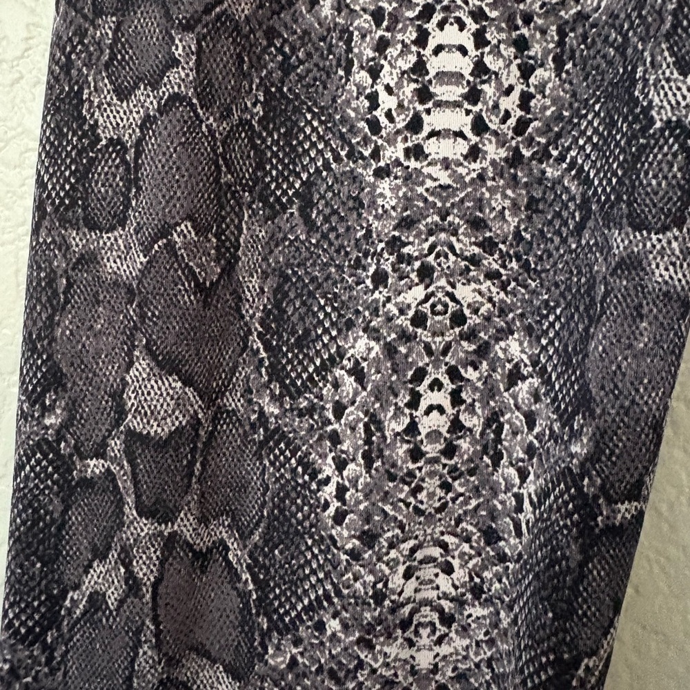 Varley Purple and Black Reptile Print‎ Leggings - Picture 3 of 12